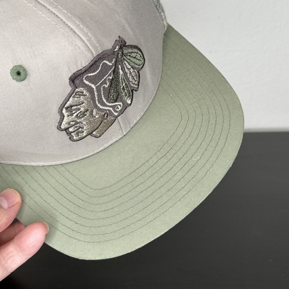 Mitchell & Ness Chicago Blackhawks Trucker Hat Leather Strapback NHL Cap - Picture 3 of 11
